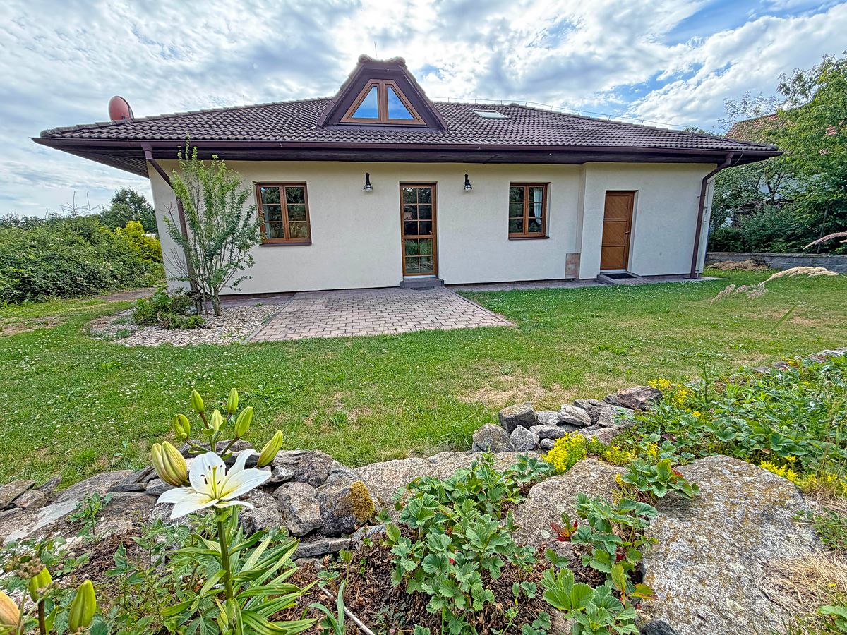 Prodej rodinného domu 180 m², pozemek 900 m²